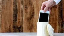 そりゃスマホを手放せるわ…スタンフォード大の行動学者が開発したスマホ依存を断ち切る