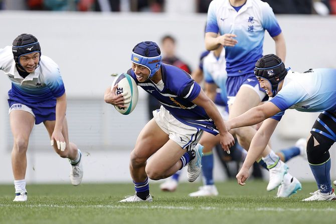 先制トライ決める柴崎 全国高校ラグビー第3日