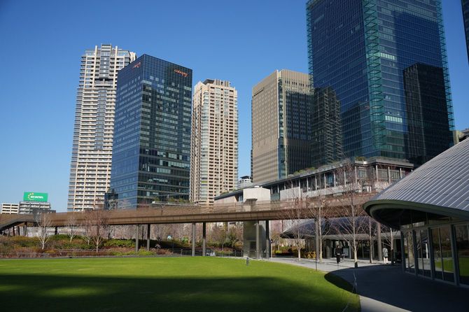 うめきた公園からも見える豪華タワーマンション群