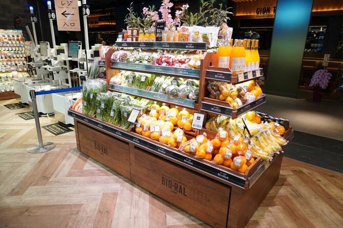 ライフがプロデュースするPBブランド「BIO-RAL」の売り場