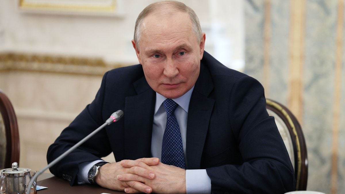 ロシア国民もロシアを見捨てつつある…ルーブル安が止まらなくなったプーチン政権の避けられない末路 4四半期連続でロシア経済はマイナス成長に |  PRESIDENT Online（プレジデントオンライン）