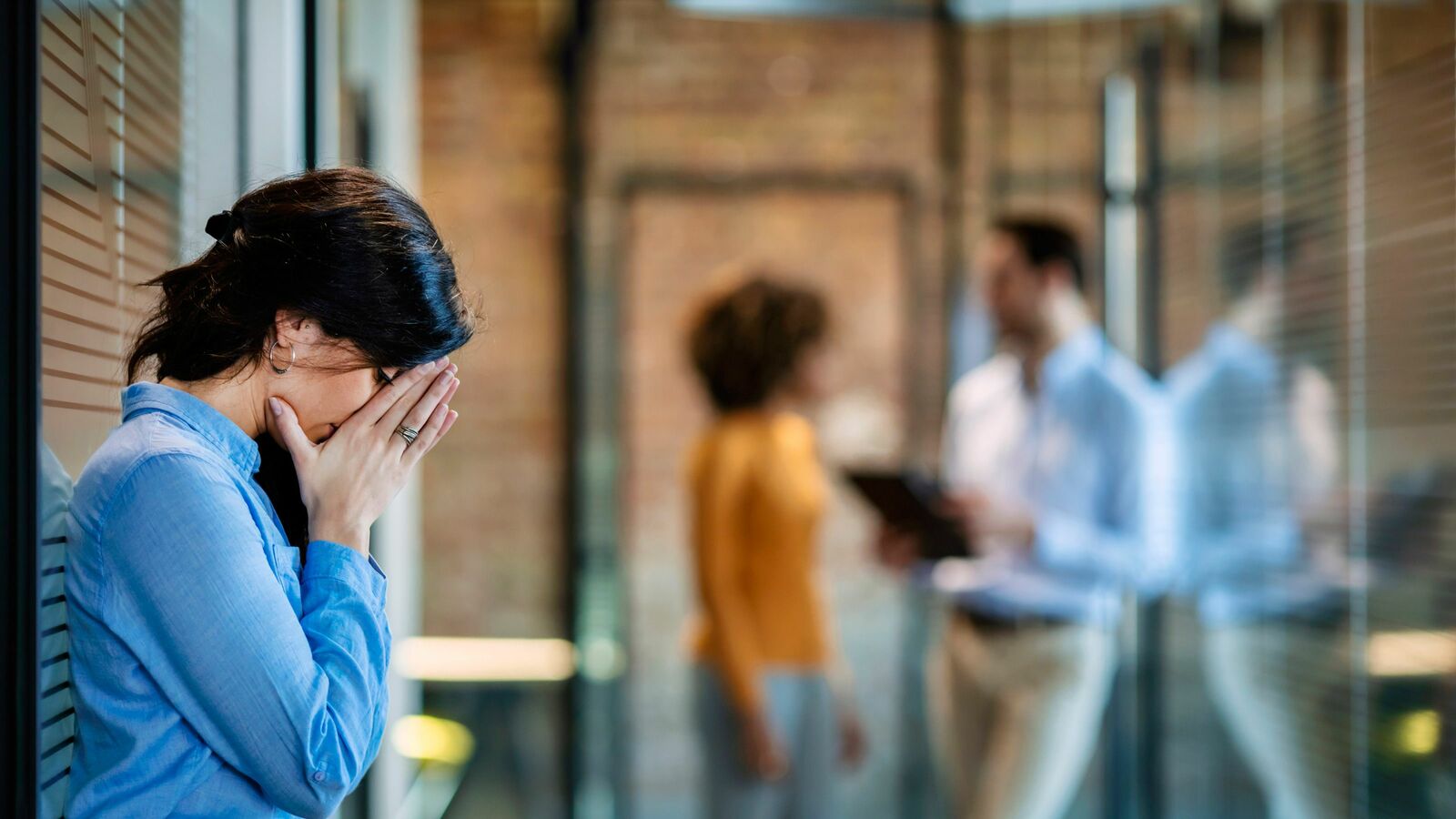 他人の不機嫌はあなたのせいではない…｢何かしてしまったのかも｣と不安になりがちな人が抱えている"認知のゆがみ" ネガティブな感情に支配されないための思考