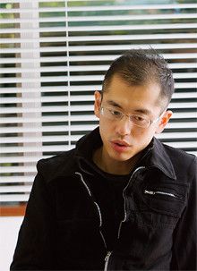 ファーストリテイリング グローバルコミュニケーション部部長 <strong>勝部健太郎</strong>●1974年生まれ、慶応大学卒。金融機関・自動車メーカーでマーケティングを担当。2006年入社。UNIQLOCKが「カンヌ国際広告祭」のチタニウム部門とサイバー部門でグランプリを獲得。