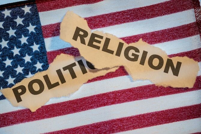 アメリカの国旗に政治・宗教という言葉