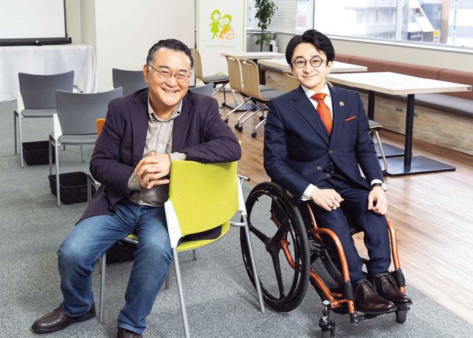 作家 北 康利とミライロ社長 垣内俊哉。東京・五反田のミライロ東京支社にて。