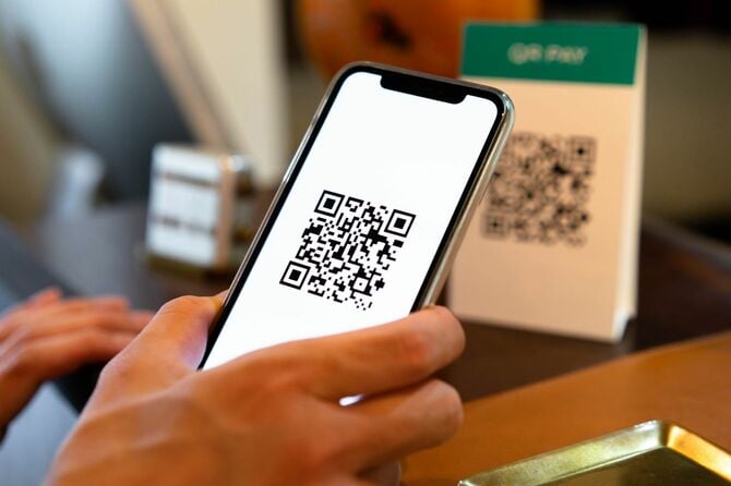 QRコードとスマートフォンを使用して非接触決済