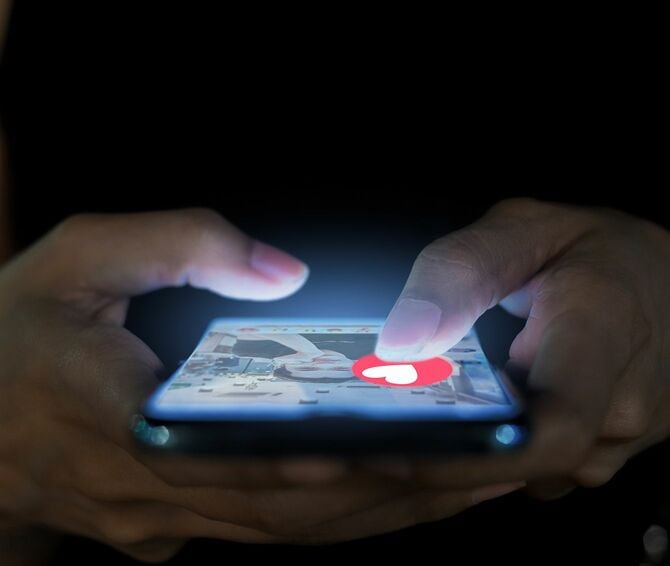 写真にいいねをする人