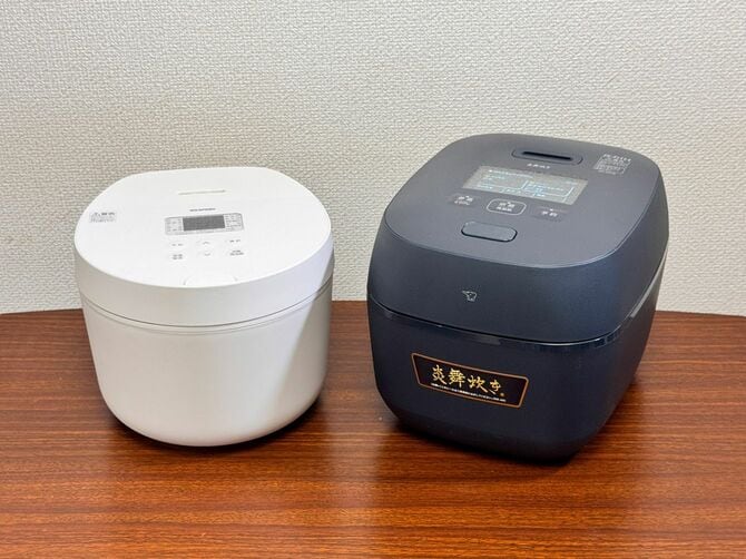 象印マホービン「炎舞炊き NX-AA10」直販価格16万5000円（写真右）とアイリスオーヤマ「IHジャー炊飯器 5.5合 RC-ILA50」直販価格1万4800円、実力の差は？
