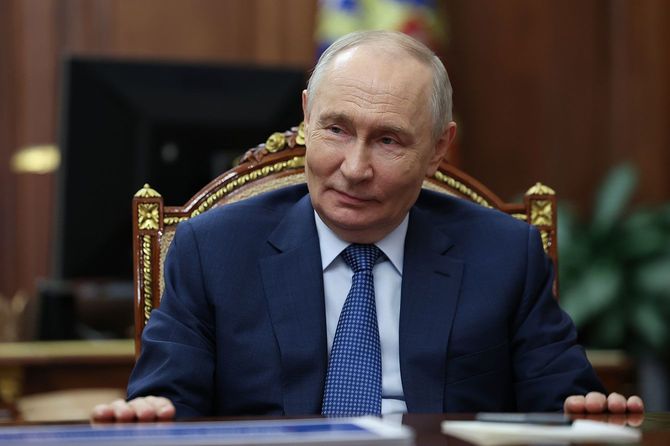 2026年4月10日、ロシアのモスクワにあるクレムリンで、ウラジーミル・プーチン大統領がクラスノダール地方のヴェニアミン・コンドラティエフ知事と会談した