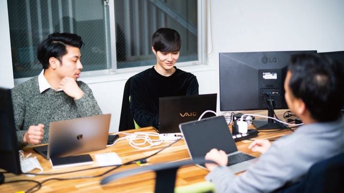 オフィス内では、谷口君が最年少。現在、社員は20人ほど