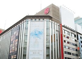 若い女性をつかめ！ 食品は地下2階、化粧品は地下1階の決断　－三越