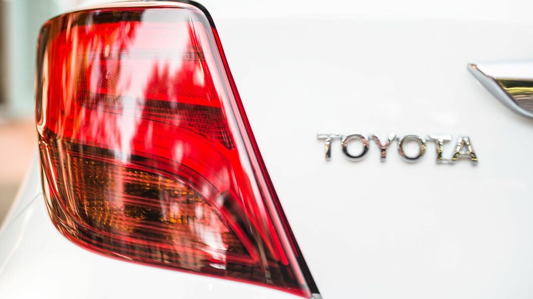 入社式で｢豊田章男の愛車｣のスマホ撮影会…新入社員を｢クルマ屋｣に変えるトヨタの"巧みな声がけ"