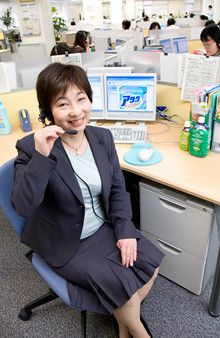 <strong>花王 大島昌子</strong>●生活者コミュニケーション部部長。お茶の水女子大理学部卒業後、研究開発者として医療機器メーカーに入社。専業主婦などを経て1985年に花王入社。生活科学研究所に配属後、ほぼ一貫して消費者対応の担当部署に在籍。2007年3月から現職。趣味はクラシック音楽鑑賞。