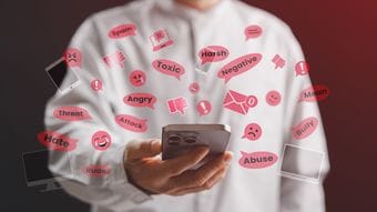 人は誰かを攻撃するとドーパミンがドバドバ放出される…SNSに蔓延する"やっかいな正義感"の正体