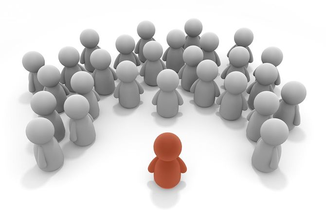 リーダーの話を聞きなさい。人々は集まる。リーダーを囲みます。3D レンダリング