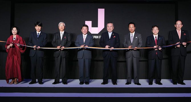 「クールジャパン機構」/発足式典でのテープカット
