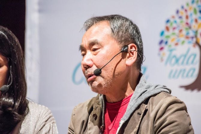 2018年11月8日、ベンハミン・カリオン・エクアドル文化会館で、村上春樹との対談会が行われた