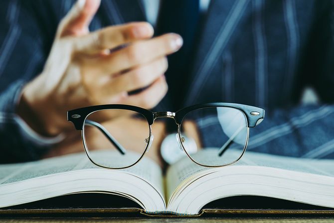 ビジネスマンおよび本