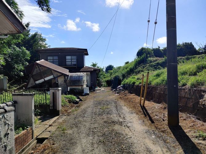 監視の不在は資産価値のさらなる下落や不適切な利用を招く元凶となる。