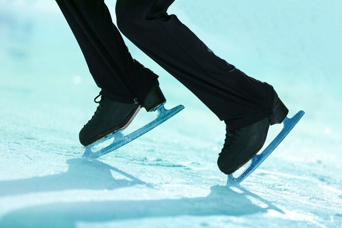 フィギュアスケーターの足