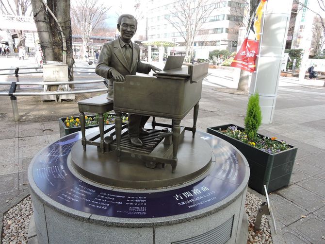 JR福島駅前のモニュメント