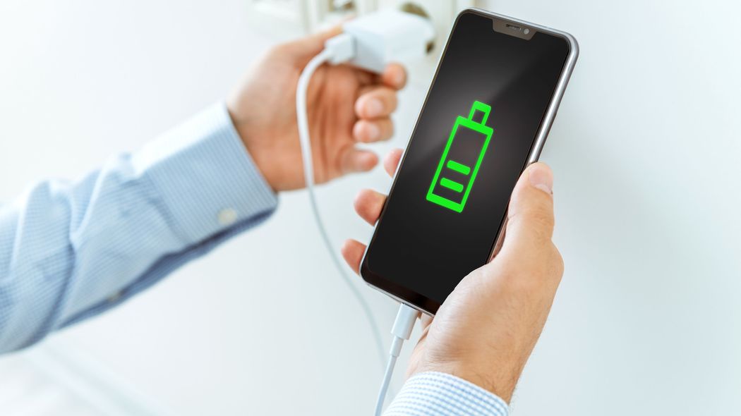 ｢会社でスマホを無断で充電｣はどんな犯罪になるのか…普通の人が軽くみている日本の｢刑法｣の厳しい内容 実は犯罪になりかねない｢4つの行為｣