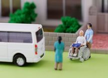 なぜ、介護士の給料は上がらないのか