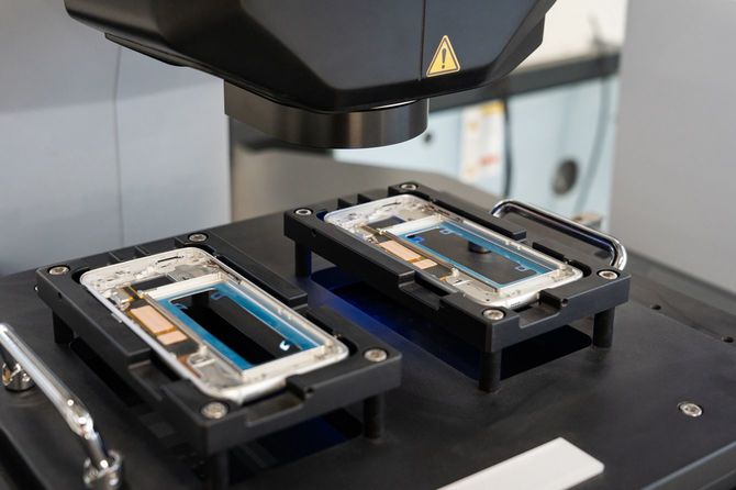 携帯電話の組み立て