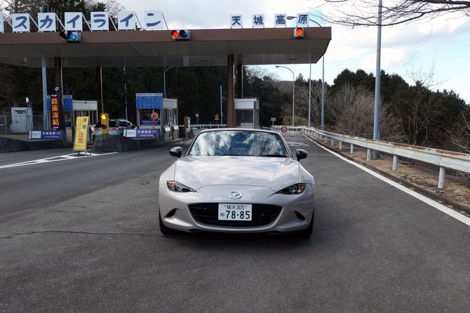 2021年12月に追加された新色、プラチナクォーツの1台。