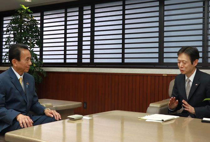 丹羽社長と面会する鈴木知事