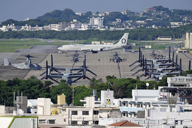 沖縄県宜野湾市の米軍普天間飛行場