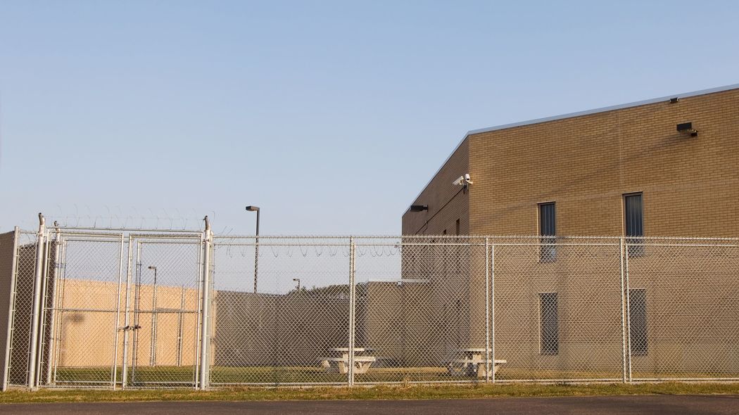 性的暴行犯､裁判で｢性自認は女性｣と訴え女子刑務所へ…批判受け､男子刑務所に移送 男性として女性2人に性的暴行を加えた