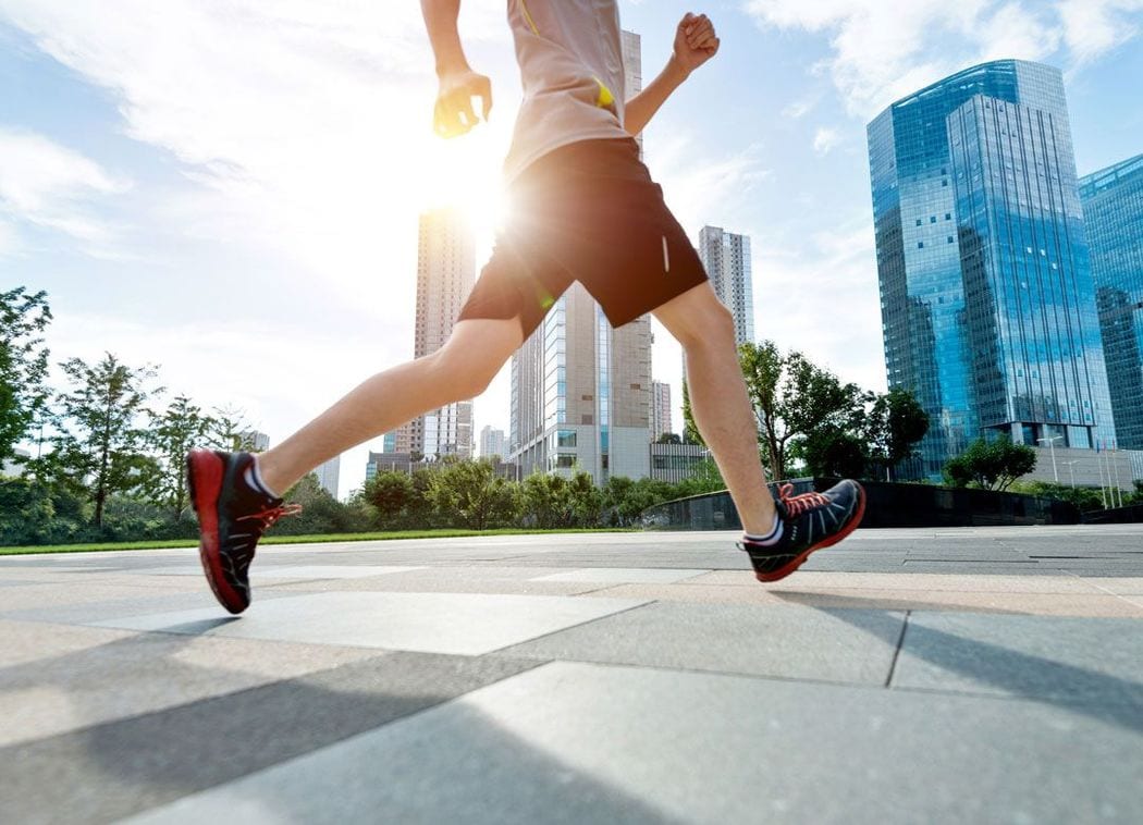 ベンツ社長が40代でトライアスロン始めたワケ 海外出張年200日「現地で走る」