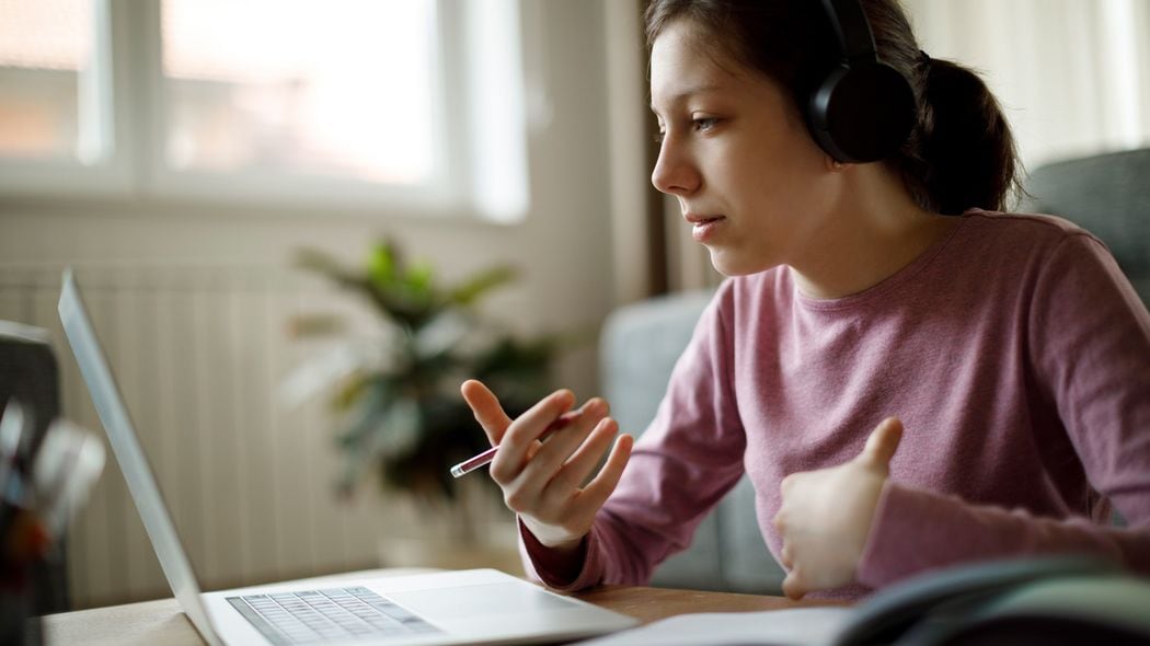 自宅にいながら｢経済学と英語｣をマスターするにはどうすればいいか ｢学校に行かなければ｣は思い込み