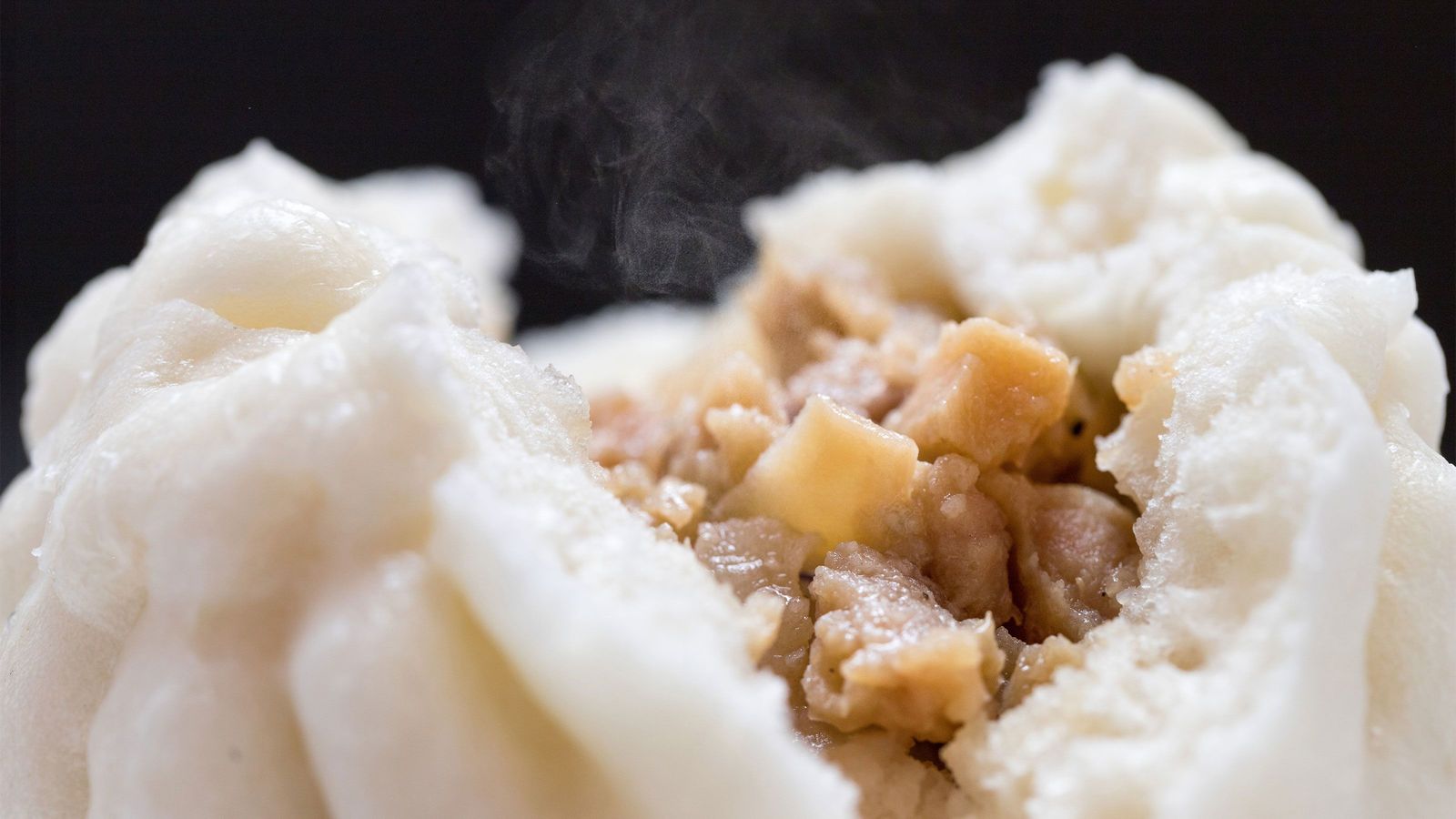 なぜ関東人は｢肉まん｣で､関西人は｢豚まん｣なのか…｢肉といえば牛肉｣と答える関西人が90%近くに上るワケ 東西の食の違いは｢雑煮の餅｣にも表れている