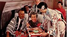 本当に｢普通の着物｣で乗務していた…1959年入社の元CAが語る｢JALファーストクラス｣のすごいサービス