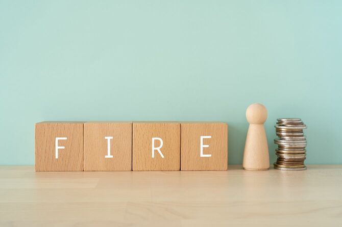 木製ブロックに「FIRE」の文字