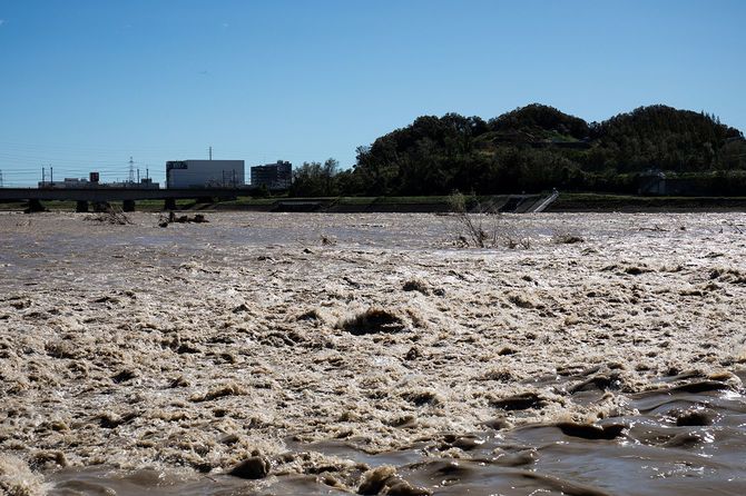 台風で氾濫した多摩川