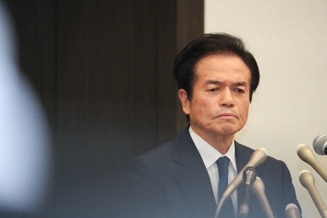 保険金の不正請求問題を受け、記者会見する中古車販売大手・ビッグモーターの兼重宏行社長=2023年7月25日、東京港区