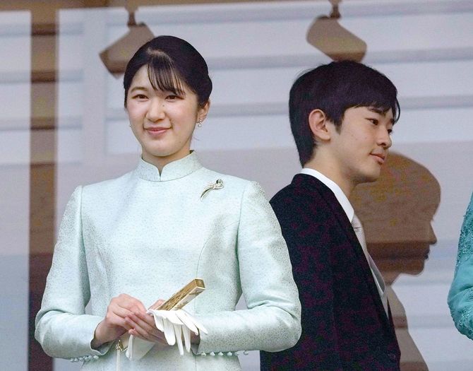 愛子さまと悠仁さま 皇居で新年一般参賀