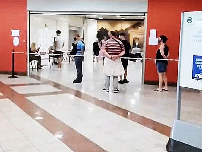 国立公衆衛生機関によるシンタグマ駅での抗原検査