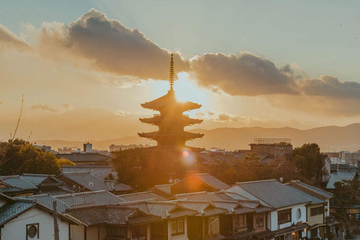 京都・法観寺にある八坂の塔の夕暮れ