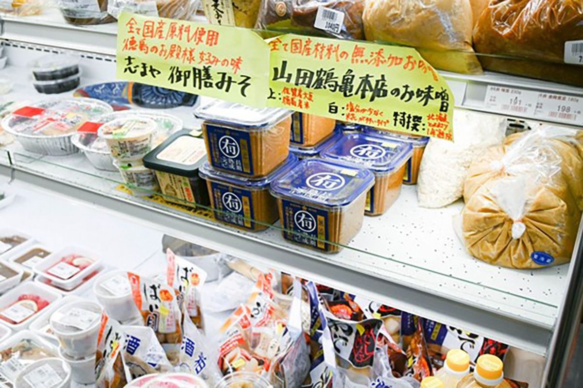 無添加味噌は売れ筋商品のひとつ