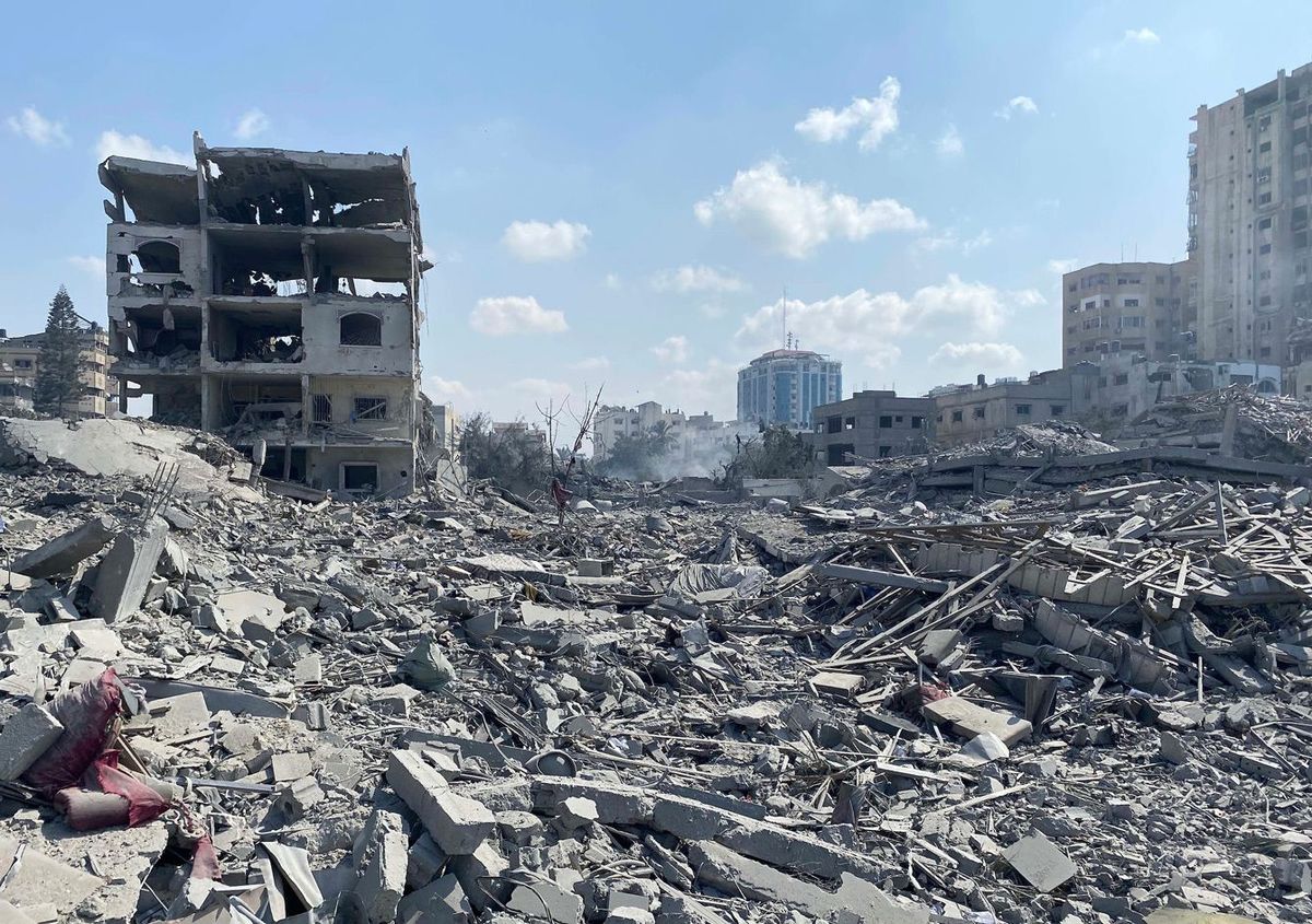2023年10月、アル・アクサ・フラッド作戦の余波によるイスラエル軍の空爆で破壊されたガザ市のリマル地区