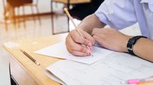 ｢難問は教科書で調べながら解く｣は絶対ダメ…学習効果が半減する"やってはいけない"中間･期末対策