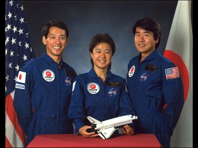 （左から）宇宙飛行士・毛利さん、向井さん、土井さん（1992年）