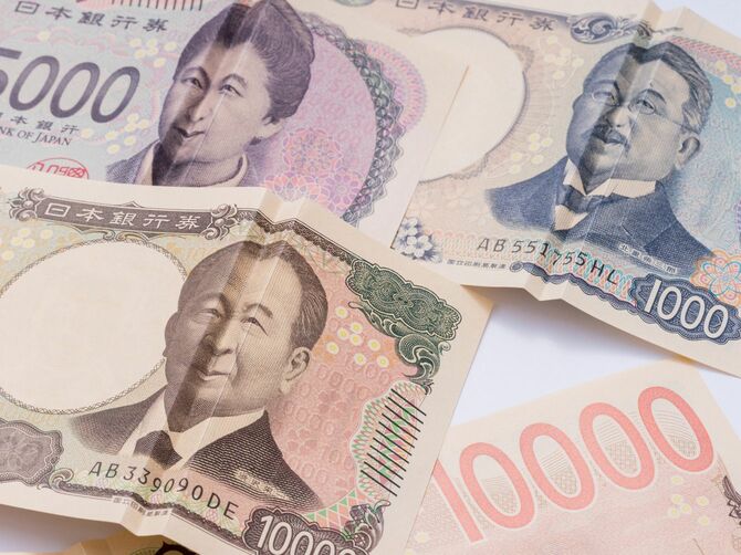 顔部分に折り目をつけた新紙幣