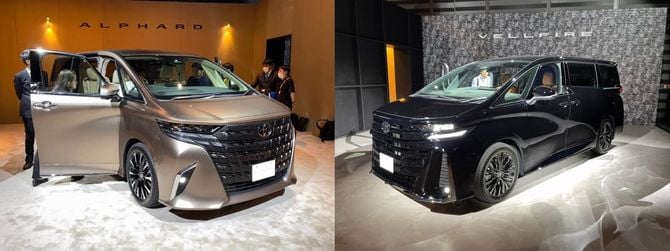 写真左＝アルファード、写真右＝ヴェルファイア（展示イベントにて）