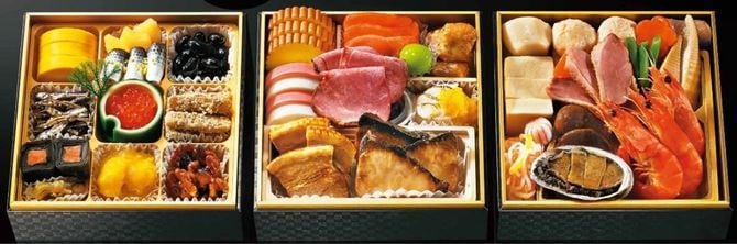 厳選食材を使い「人気具材のブリの照り焼きのサイズをより大きくした」（安藤さん）など、一品一品グレードアップした「寿おせち三段重」。店頭受け取りのほか宅配もできる
