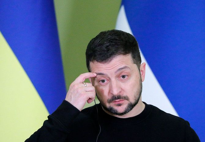 ウクライナのキーウで、フィンランド首相との会談後、共同記者会見するウクライナのヴォロディミル・ゼレンスキー大統領＝2023年3月10日